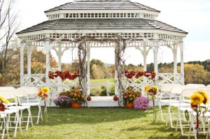 A class New England Wedding isn't complete without rolling meadows. A class New England Wedding isn't complete without rolling meadows.